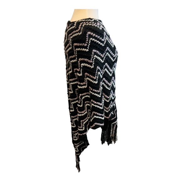 **Last Chance**| bcbg | Black / Silver Chevron Fringe Poncho Shawl Wrap OSFA - Picture 4 of 7